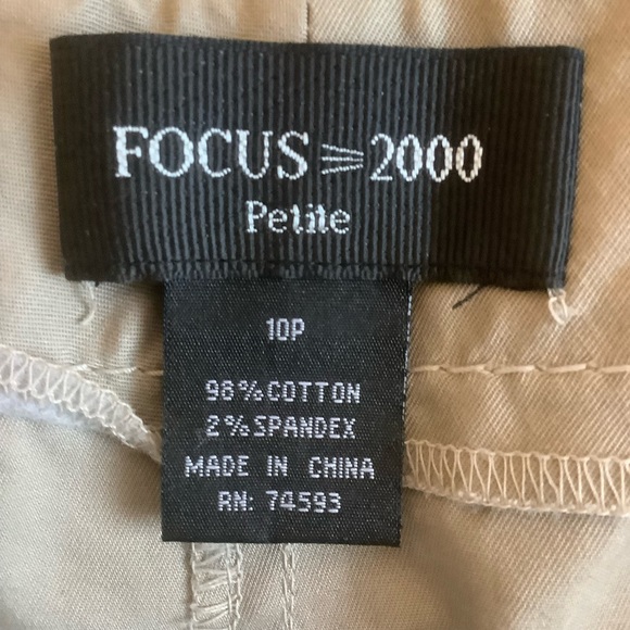 FOCUS 2000 WOMENS PETITE TAN CAPRI CROPPED PANTS/ Size 10P - Picture 10 of 10